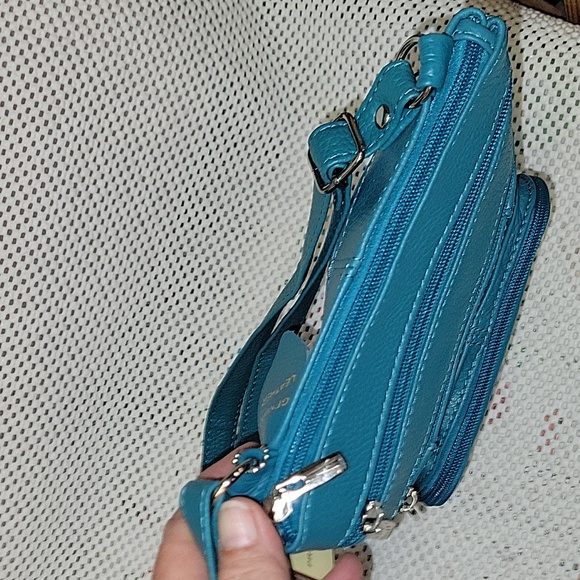 Teal cowhide crossbody purse. - Picture 6 of 10